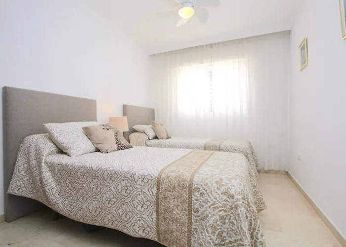 Amplio Con Piscina * Фуенхірола