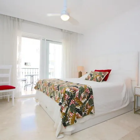 Amplio Con Piscina פואנגירולה