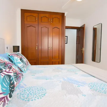 Amplio Con Piscina דירה