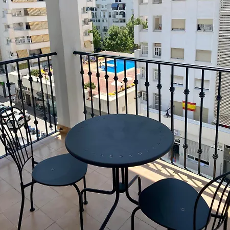 Amplio Con Piscina דירה